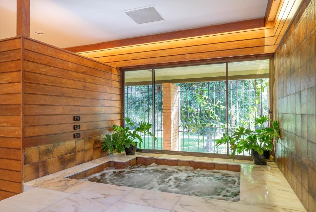 Spacious Hideaway Retreat, Brookfield, Brisbane Exterior photo